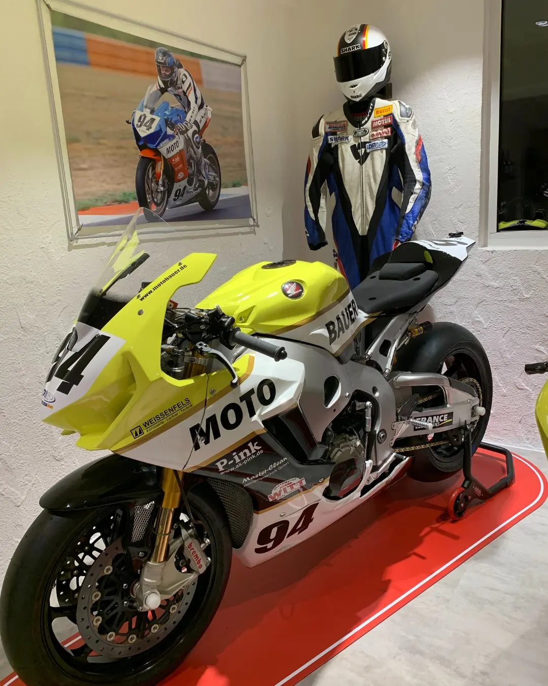 SUITBASE® - PRO V4 - Apex White - Motorrad Garderobe