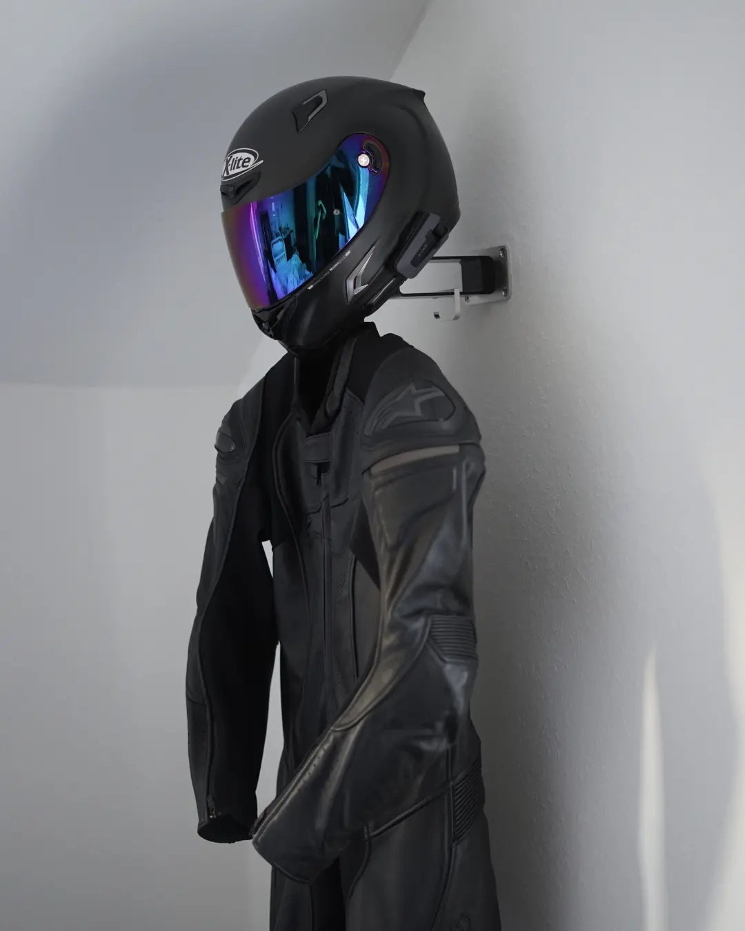 SUITBASE® - PRO V4 - Apex White - Motorrad Garderobe