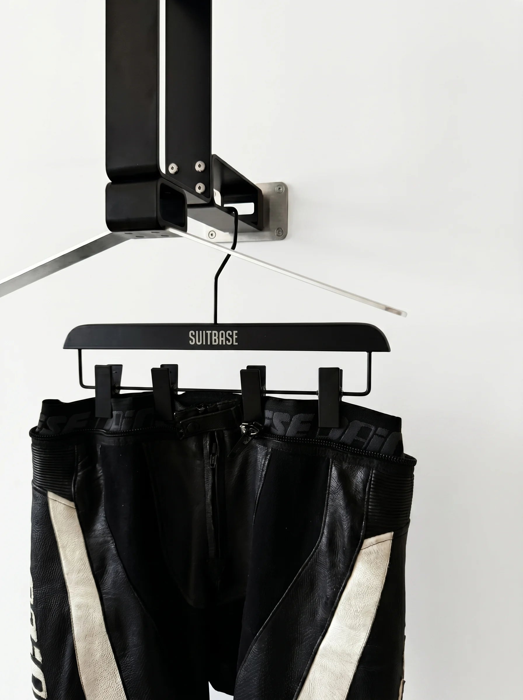 PANTS HANGER