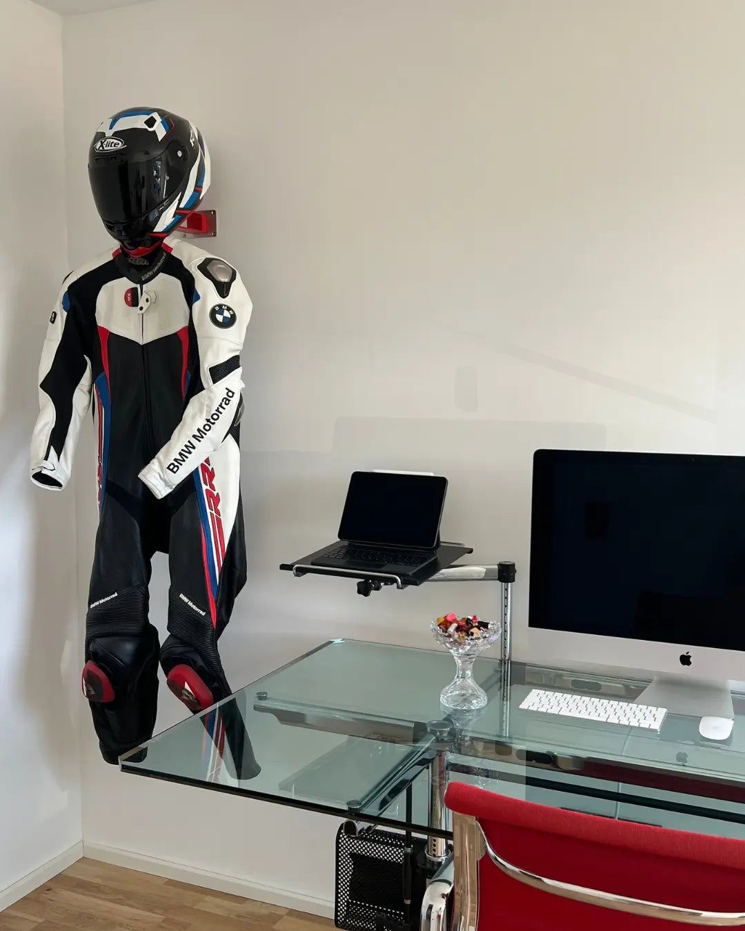 SUITBASE® - PRO V4 - Apex White - Motorrad Garderobe