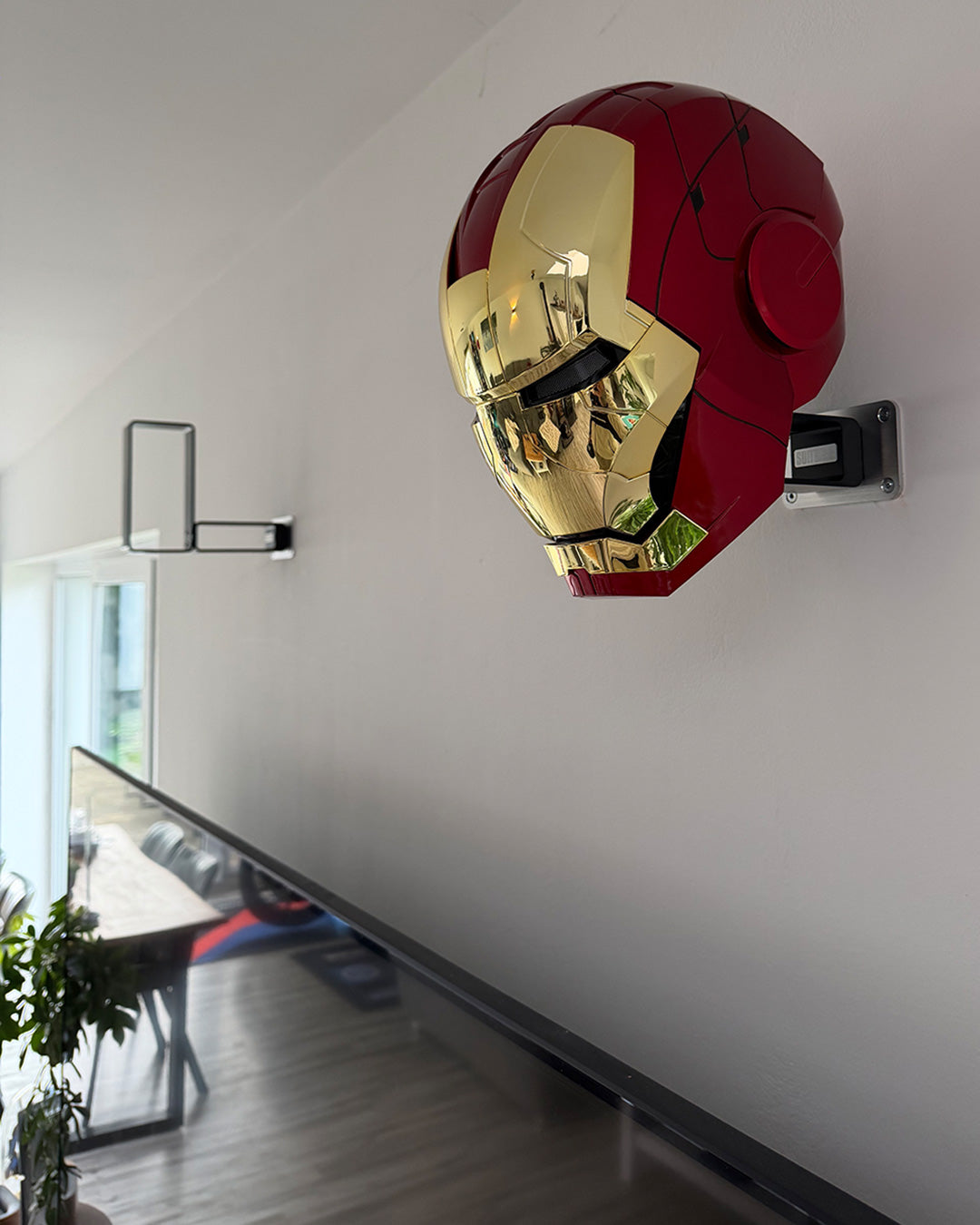 SUITBASE® HEAD V4 - Motorradhelm Wandhalterung aus Aluminium