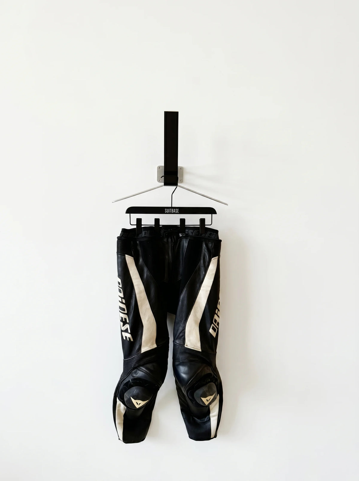 SUITBASE® PANTS HANGER - Hosenbügel für 2-Teiler Lederhose