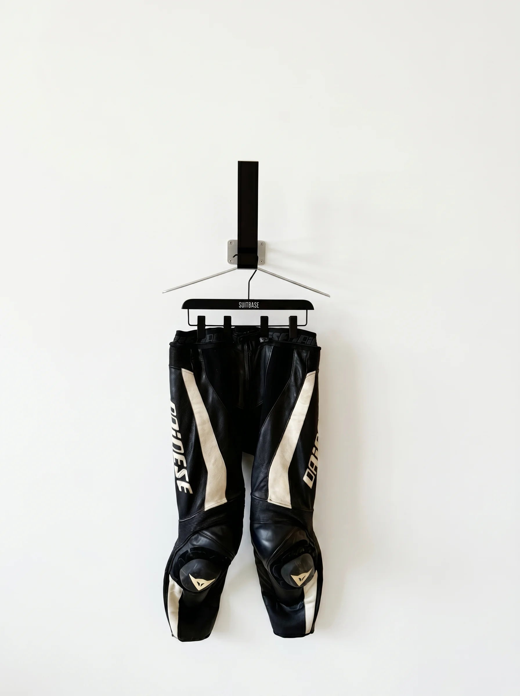 PANTS HANGER