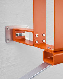 Premium Motorrad-Garderobe Orange - Detailaufnahme der SUITBASE® PRO V4 in Slideout Orange
