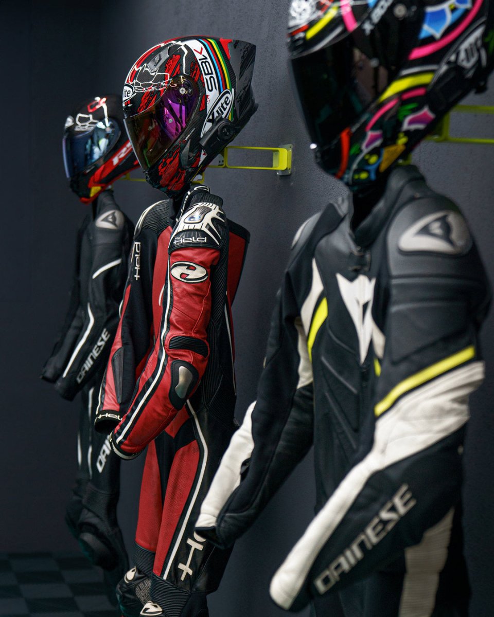 SUITBASE® - PRO V4 - Apex White - Motorrad Garderobe